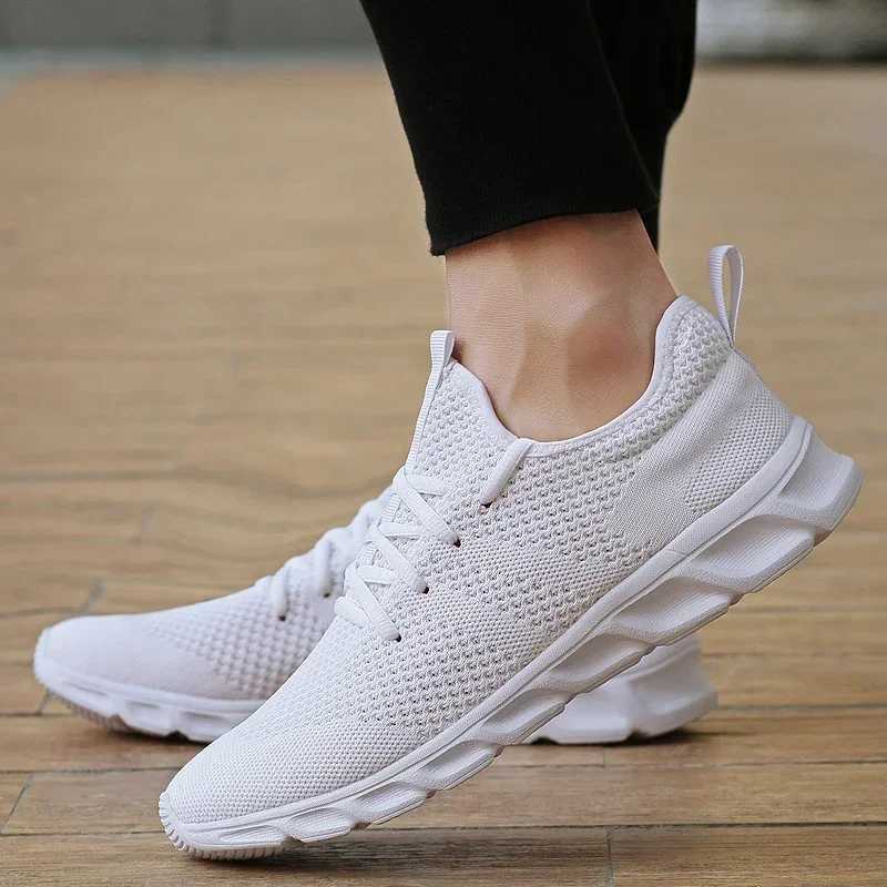 Anti slip mens running shoes knitted mesh breathable shoes mens sports shoes casual jogging mens sports shoes Zapatos Para CorrerW250320