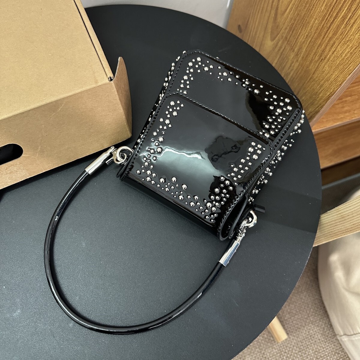New Xiaoxiangfeng Shiny Small Square Fashionable And Niche Design, Rivet Bag, Personalized Hand-Held Patent Leather Armpit Bag For Women