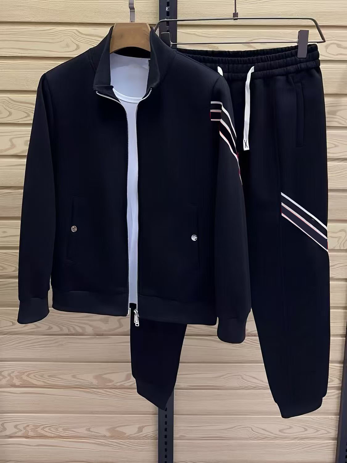 Man Tracksuits Two Pieces Sets Jacket Hoodie Sports Suits Designer Budge Embroidery Zippers Striped Coats Suits Asian Size S-4XL