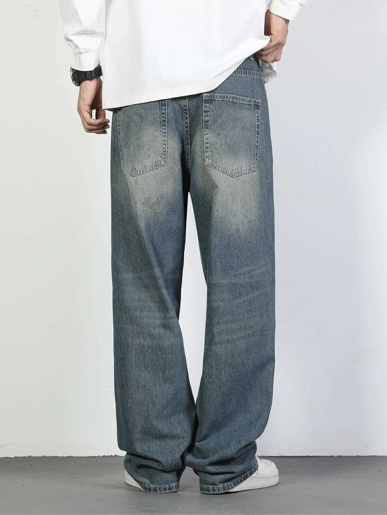 Mens loose straight leg jeans vintage jeans with whisper and hand brush fading streetwear style multiple sizesT250319