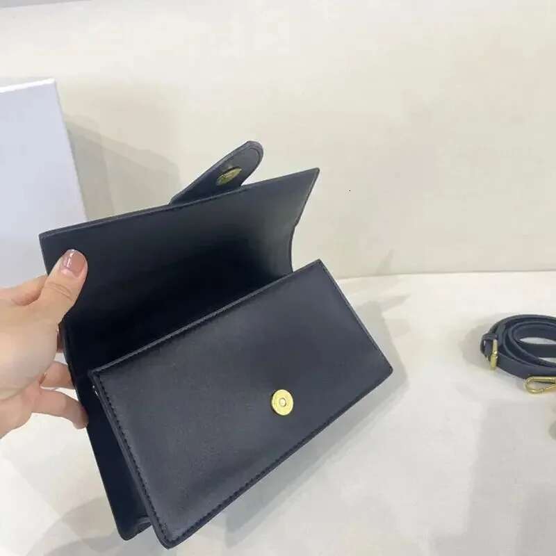 Ja's niche design new popular square fashion trend versatile shoulder handbag crossbody armpit bag