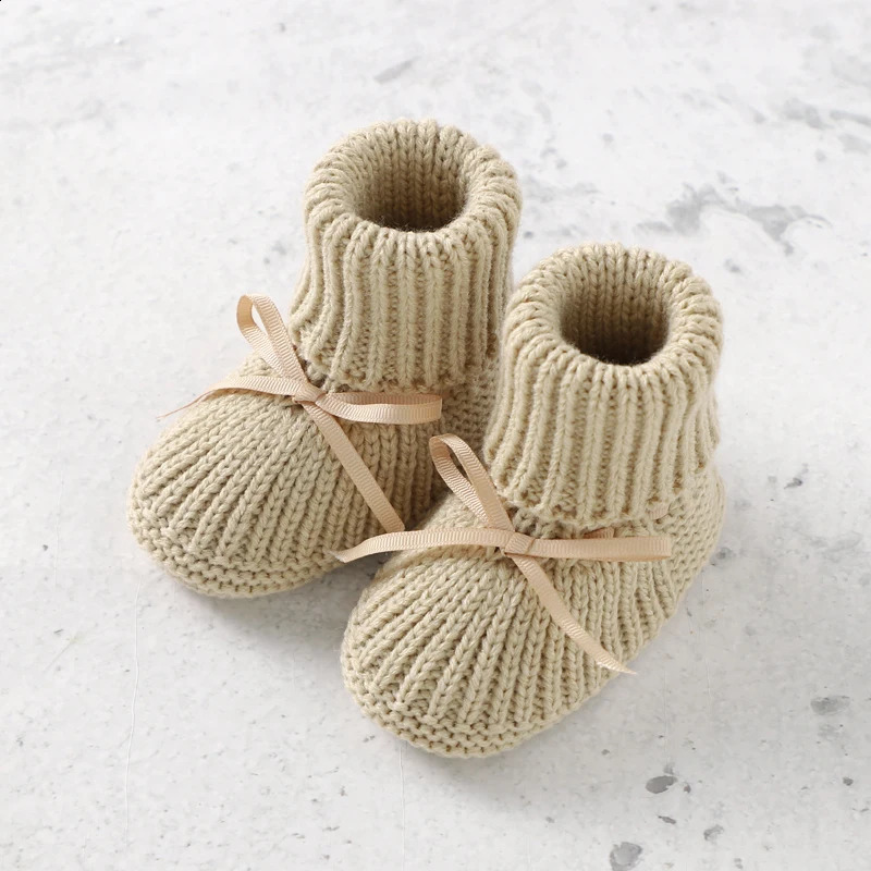 born Baby Shoes Knitted Infant Girls Boys Boots Cute Butterfly-knot Toddler Walk Bed Shoes Warm 0-18M Accessories Hats Gloves 250319
