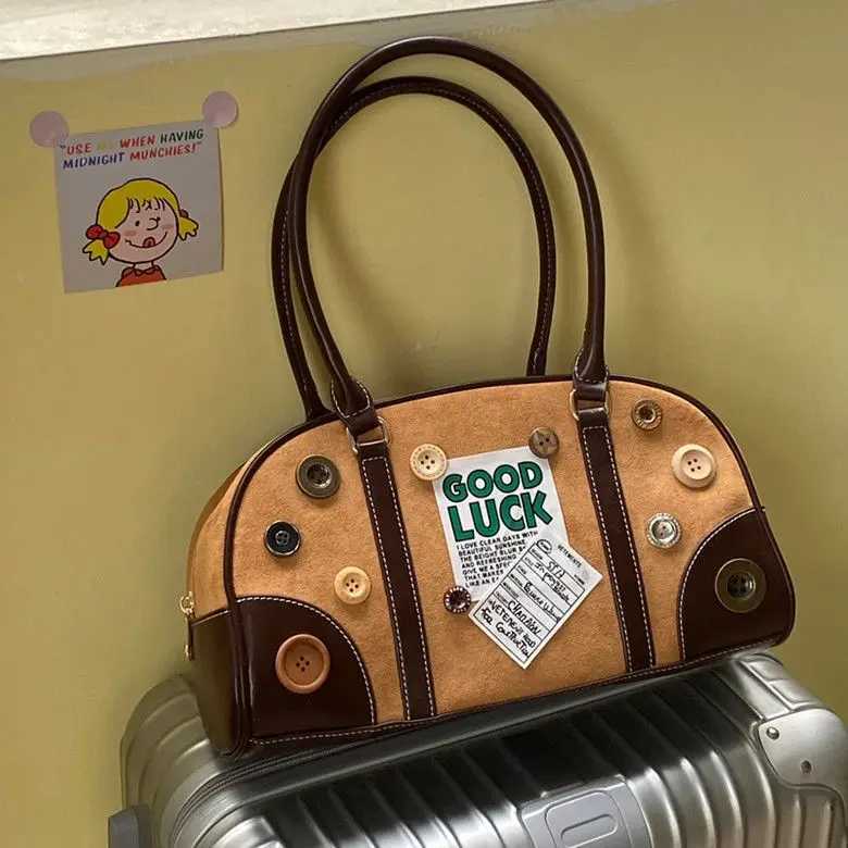 Home>Products>Retro American Wooden Metal Button Handbag>Suede Bottom Bag>Womens Large Capacity Messenger Bag Y250319