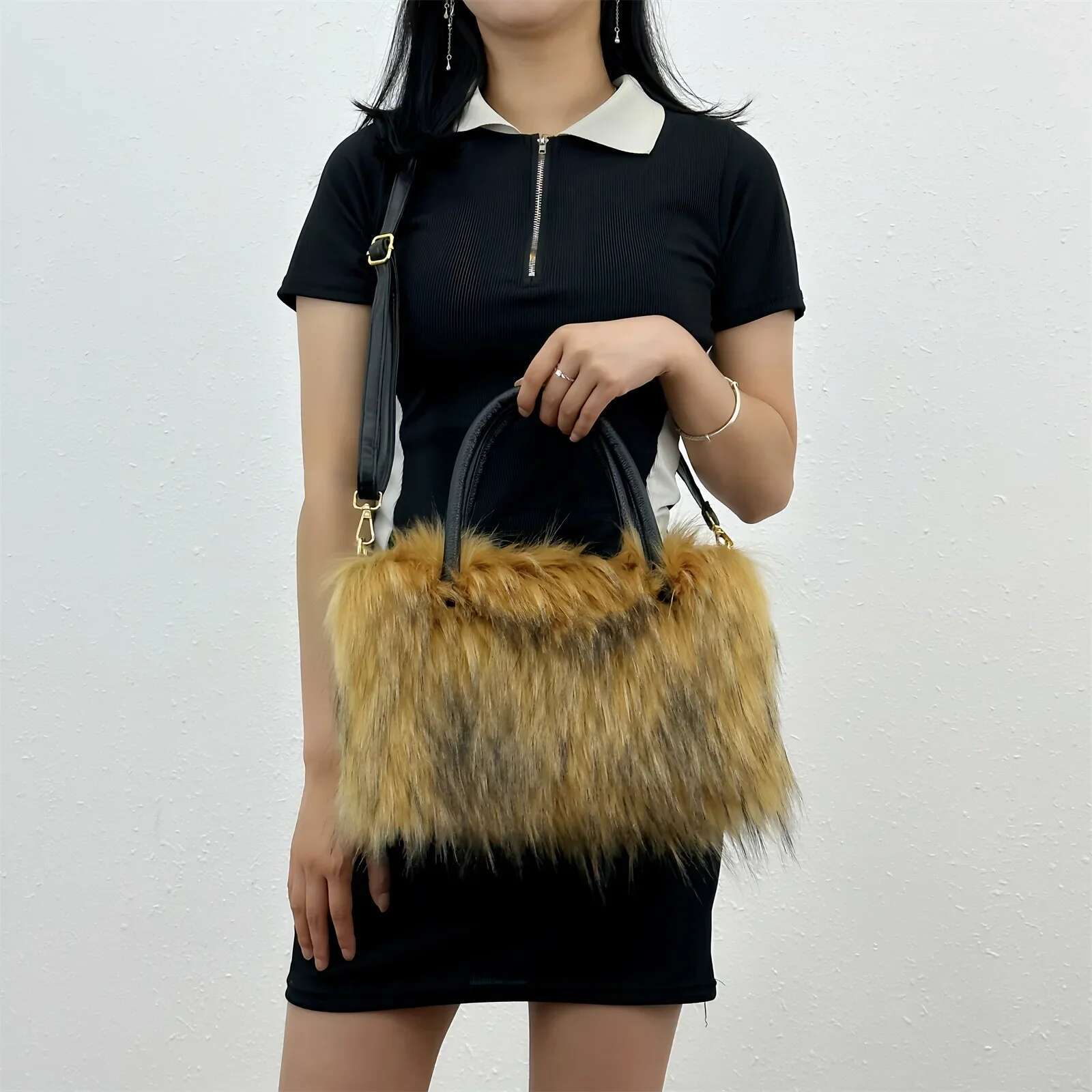 Women Fox Handbag Ladies Winter Soft Fluffy Large Capacity Tote Bag New Design Raccoon Fur Shoulder Bags Backpacks