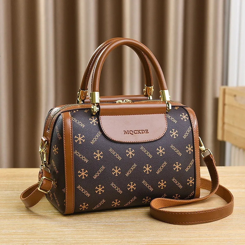 Boston Pillow Bag Soft Leather Womens Handbag Classic Shoulder Bag Large Capacity Cross body Bag 250318