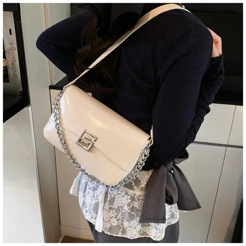Inspiring luxury ten letter bag in Paris minimalist retro leather handbag with elegant letters and chic commuting handbag design Y250319