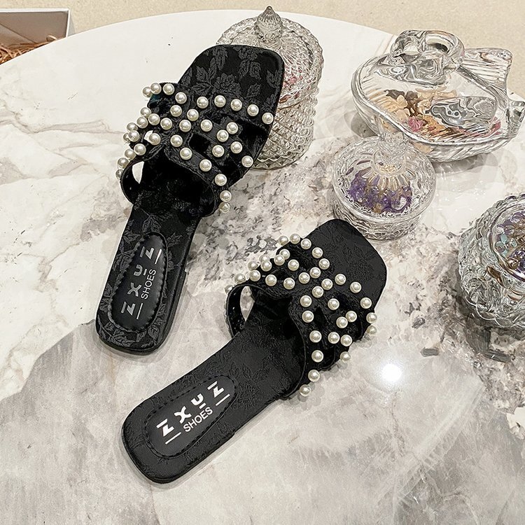 Sexy Flat Sandals 2025 Summer New Designer Sandals Fashionable And Simple Straight Pearl Fairy Style Open Toe Beach Slippers
