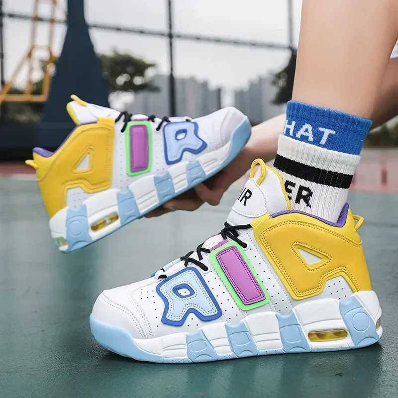 Mens basketball shoes top of the line field training comfortable outdoor 2025 new sports shoes luxury design original youth basketball bootsW250320