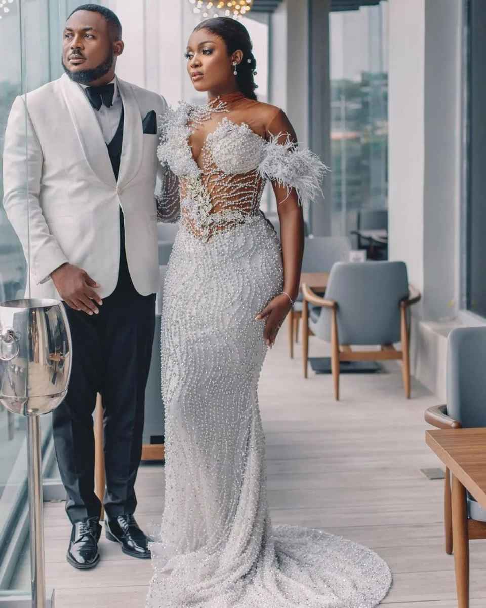 Elegant Mermaid Wedding Dresses Pearls Feather Beading O Neck Bride Dress Sheath Sweep Train Bridal Dress Customized