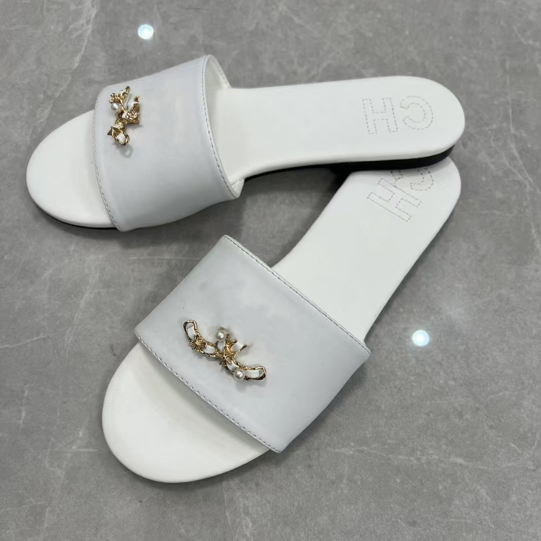 2025 paris Womens beach slides Leather Slippers Designer women lambskin Slides Fashion Summer Beach top slipper Larger Size 35-42