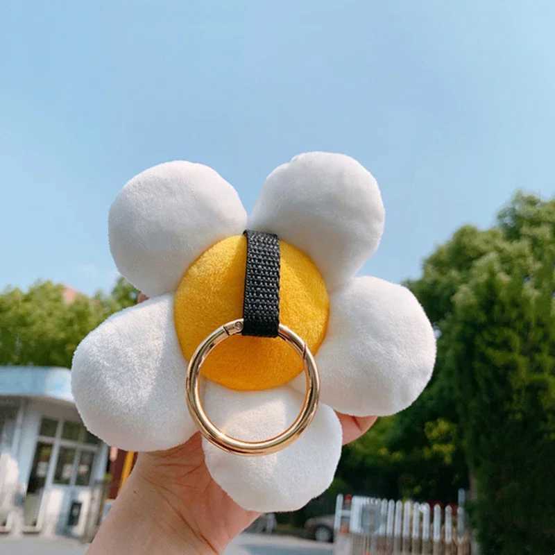 Cute Sun Flower Plush Keychains New Fluffy Charm Sunflower Key Ring on Bag Women Ladies Bag Pendant Accessories Keyring GiftXJ250319