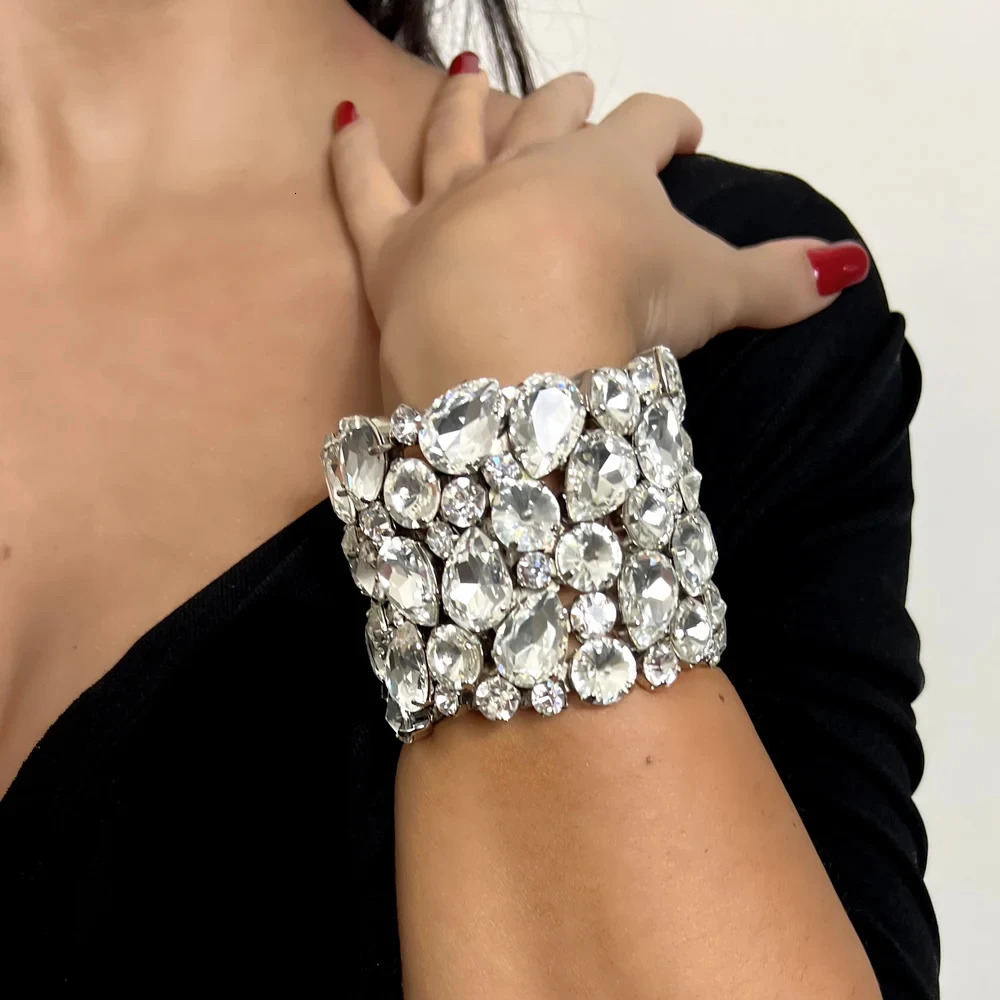 Bling Crystal Exaggerated Hand Bangle Water Drop n for Women Fashion Show Rhinestone Bracelet Bangle Wedding Jewelry 250320