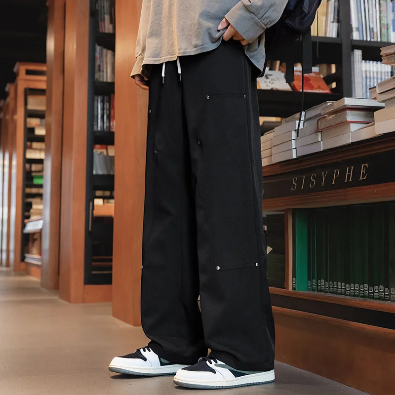 American style mens fashion autumn freight pants casual scene 250317