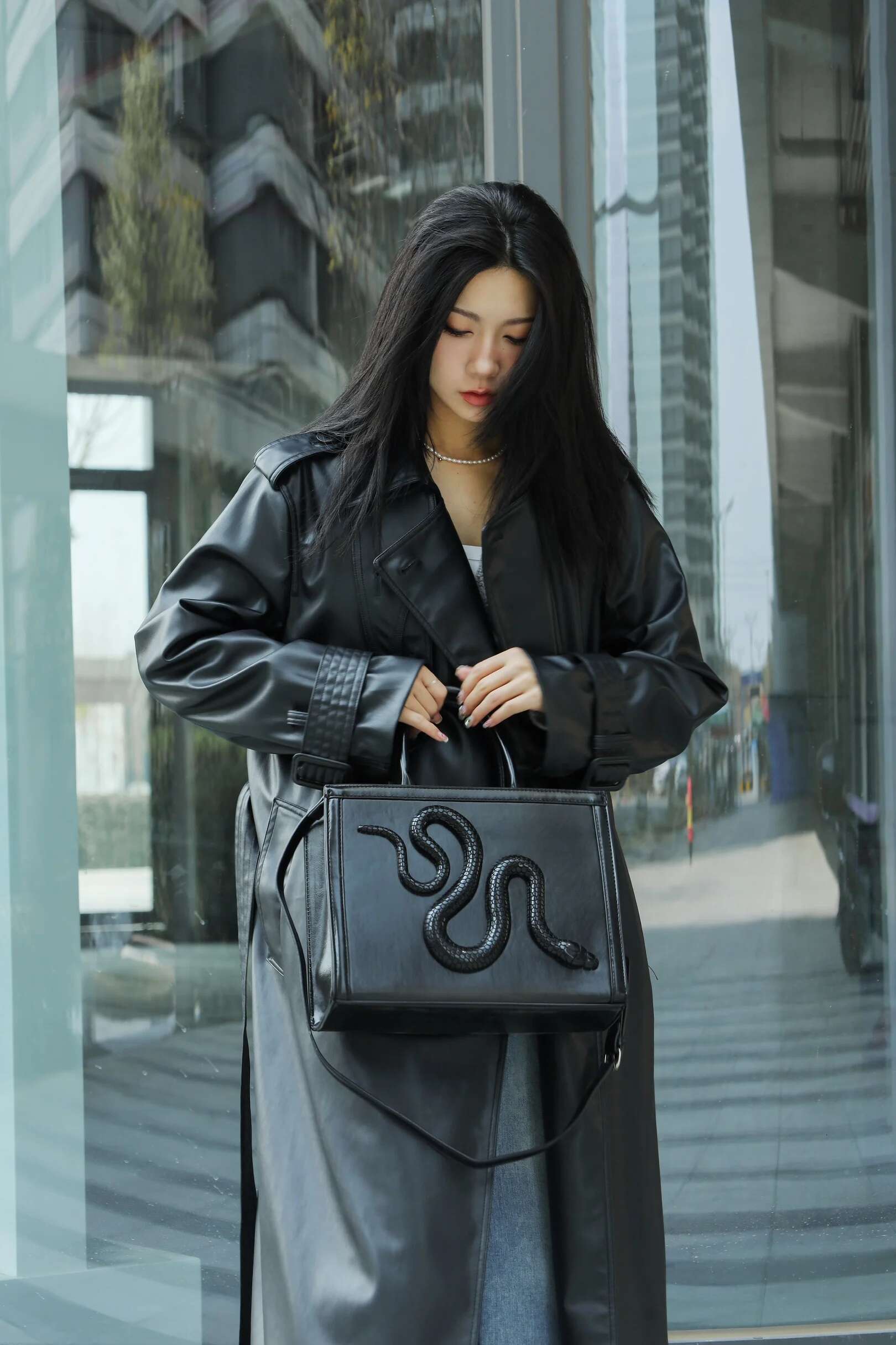 Design Original Niche 2025 New High Quality Snake Handbags For Women Fashion Trend Dark Wind Crossbody Bag Bolso Mujer Hot Sale