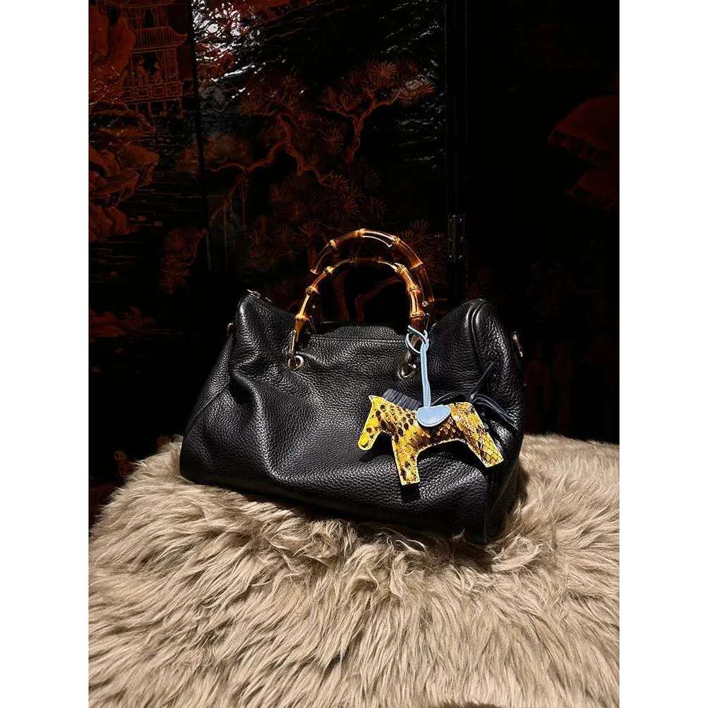 2024 New Fashion Women's Soft Leather Retro Fashion High-Grade Single Crossbody Messenger Bamboo Handle Bag Shoulder Purse