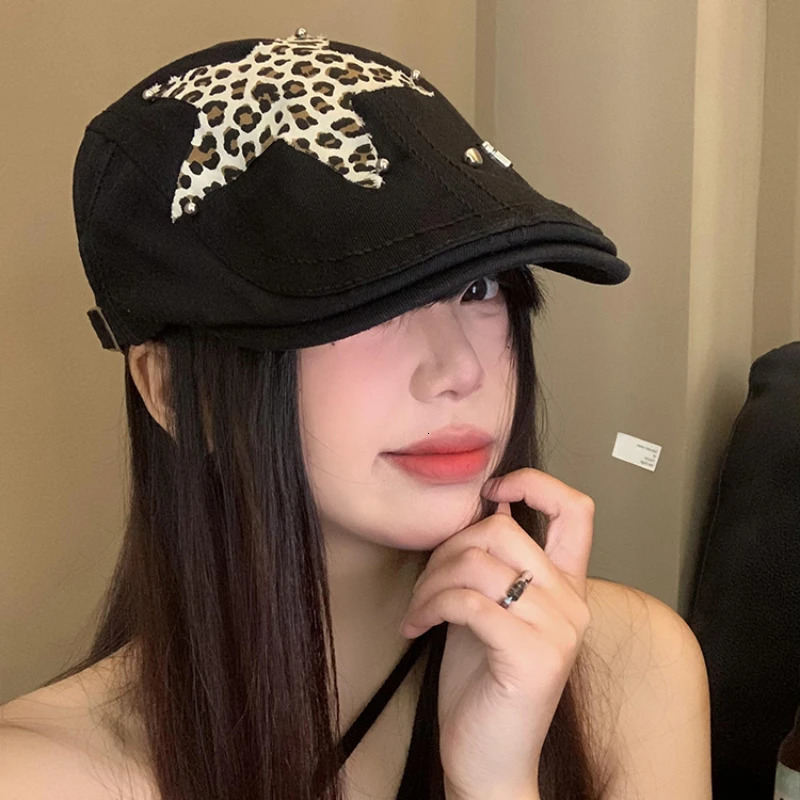 Y2k Personality Leopard Print Star Sticker Forward Hats for Women and Men Summer Outing Versatile Niche American Retro Berets 250320