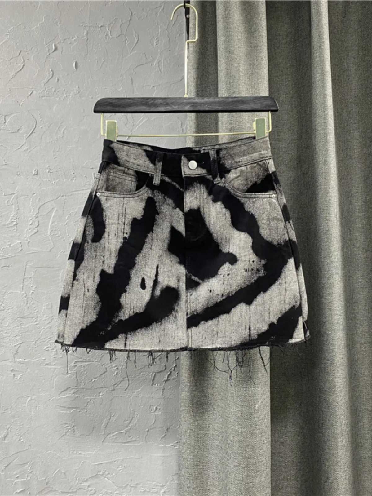 Black gray tie dye denim short sleeved high waisted personalized pattern denim skirt pleated A-line skirt fashion versionXJ250320
