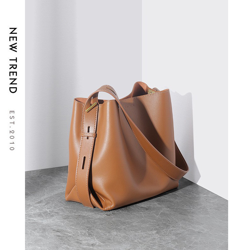 Large Capacity Exquisite Niche Light Luxury High End Feeling Water Bucket Genuine Leather Women S Tote Bag Shoulder Bags