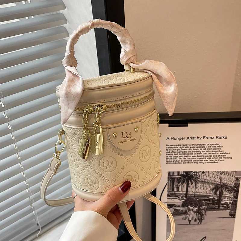 New Stitched Girl Handbag Bucket Bag Fashionable Ahabet Pattern Girl Shoulder Bag Simple Solid Color Womens Crossbody Bag PU Y250319