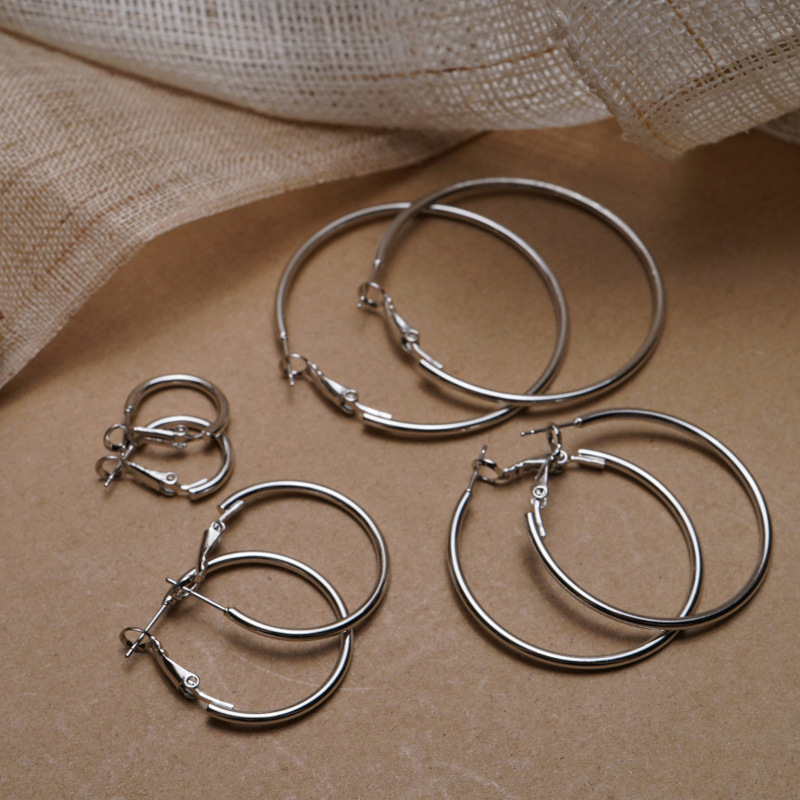 Basic Yet Stylish Metal Charm Earrings for Everyday Wear