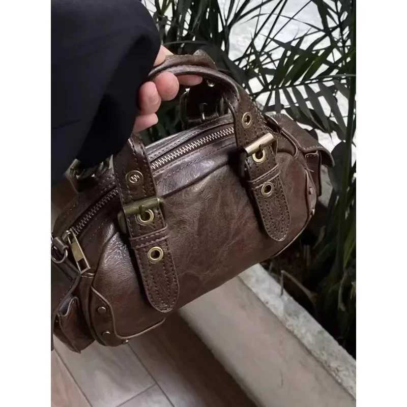2024 New Niche Vintage Motorcycle Bag Womens Versatile Shoulder Crossbody Bag Chinese Mainland High end Handbag Y250319