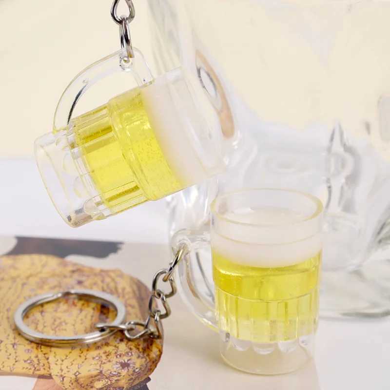 Simulated beer mug keychain for men couple resin simulated food handle keychain bag pendant jewelry accessories giftsXJ250319