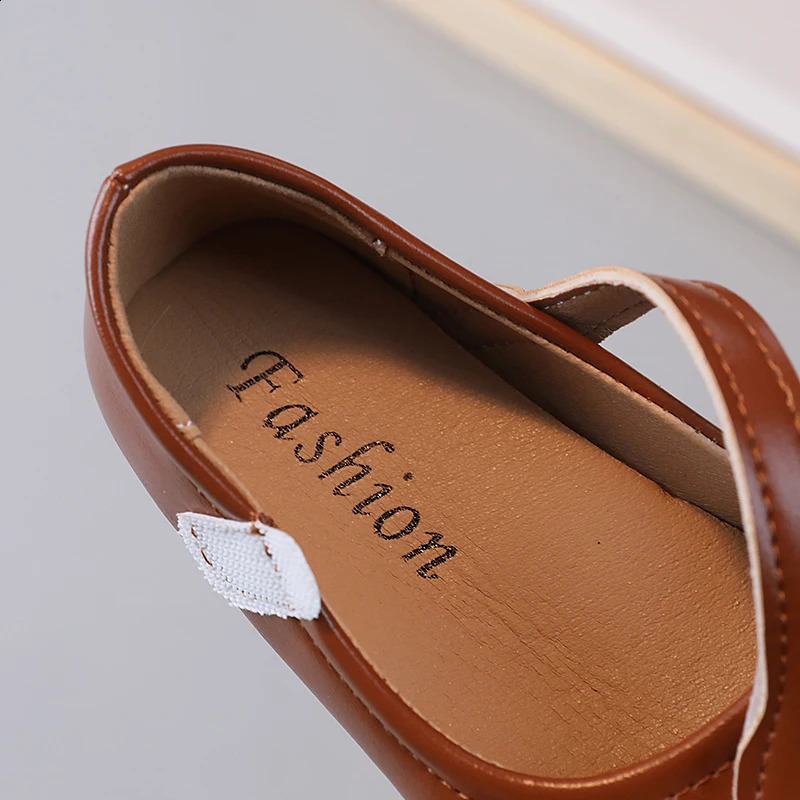 Baby Childrens Single Shoes Brown Round Head Leather Boys Girls Solid Color Soft Nonslip Kids Sandals 250312