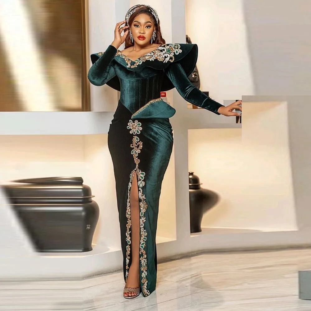 Elegant Hunter Green Velvet Evening Dresses Corset Front Slit V-Neck Long Sleeves Gold Appliques Crystal Beaded Straight Floor Length Prom Dress For L
