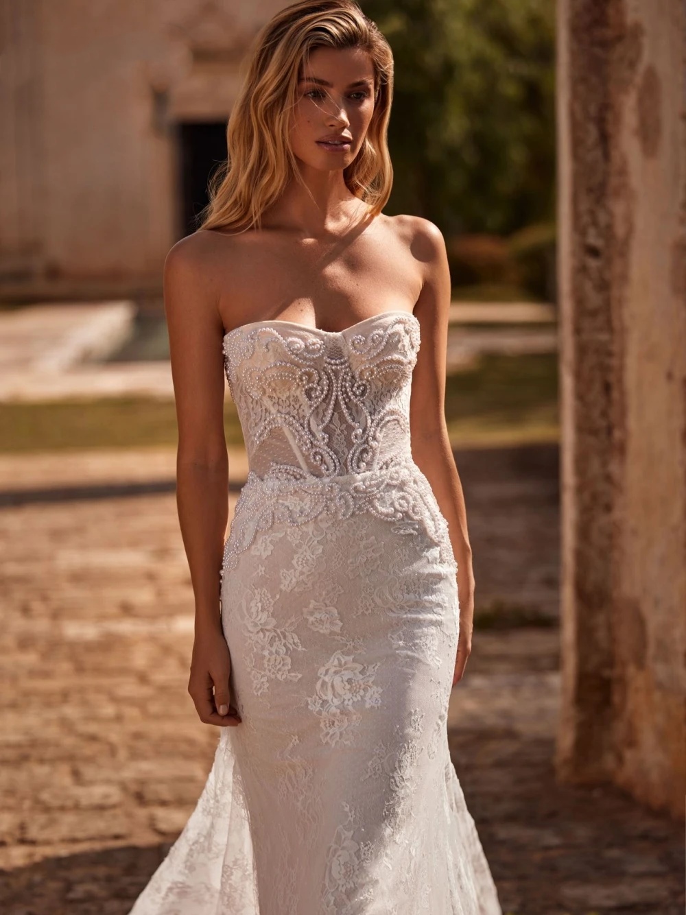 Elegant Mermaid Wedding Dress Strapless Sleeveless Backless Bridal Gowns Pearls Lace Sweep Train Dresses Custom Made vestidos de novia