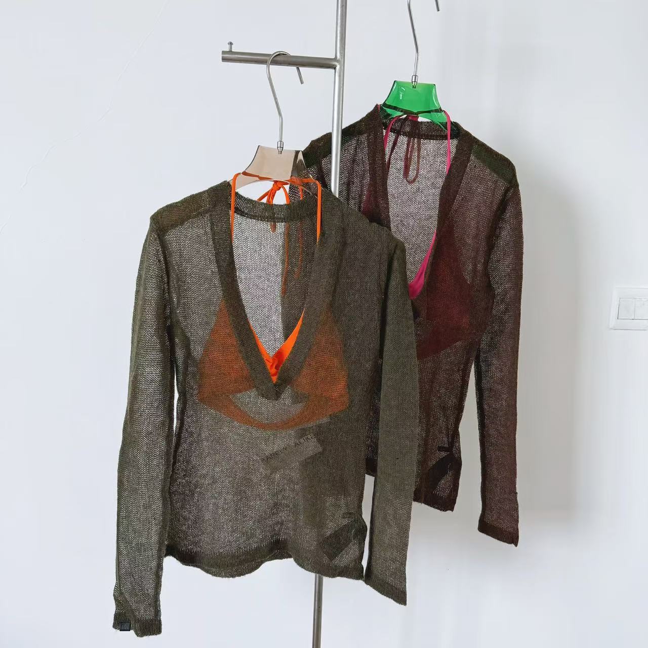 Spicy girl style correct version wool short V-neck contrasting tassel knitted cardigan