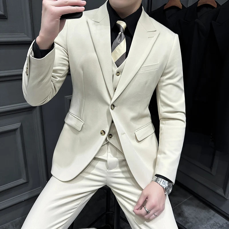 High Quality Gun Lapel Collar Twobutton Groom Slim Fit suit Vest Trousers Fashion Casual Wedding Suit Set Threepiece 250311