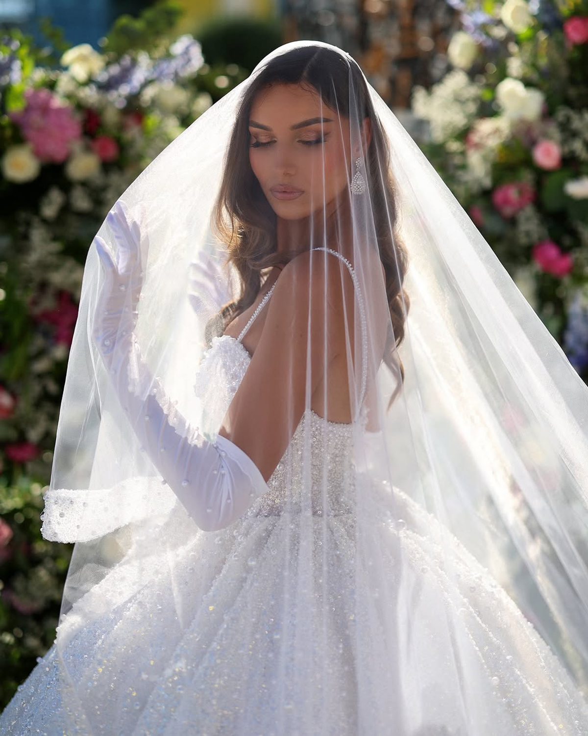 Gorgeous Pearls Wedding Dress Sequins Bridal Ball Gowns Spaghetti Straps Beaded Custom Made Sleeveless Princess Bride Dresses Vestido De Novia Plus Si
