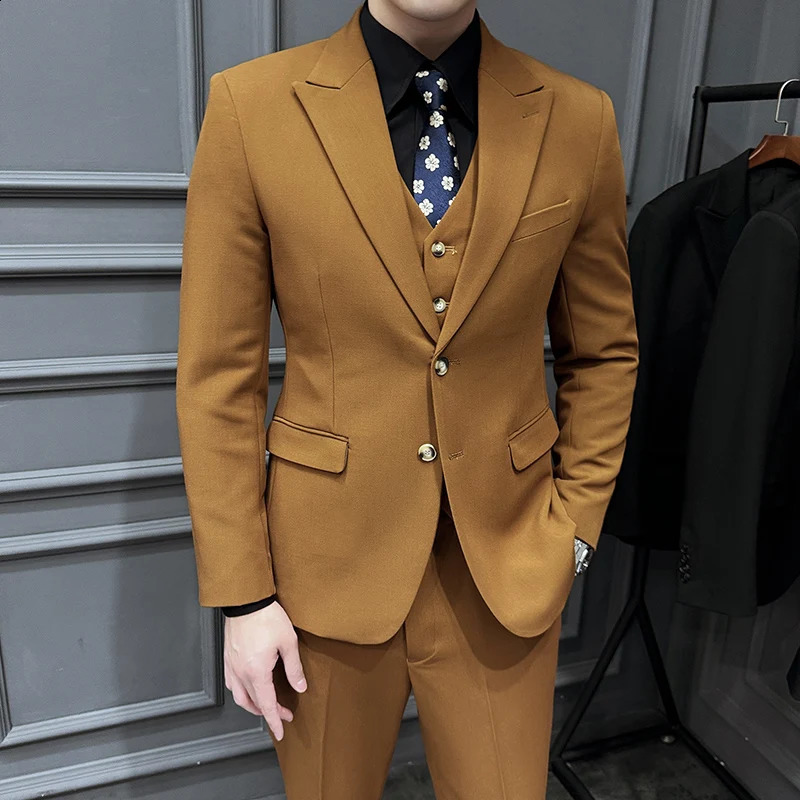 High Quality Gun Lapel Collar Twobutton Groom Slim Fit suit Vest Trousers Fashion Casual Wedding Suit Set Threepiece 250311