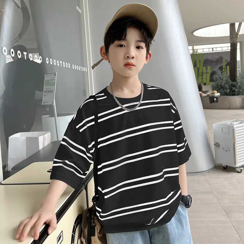 Summer childrens clothing new Korean style boys short sleeved T-shirt childrens half sleeved striped sportswearT250320