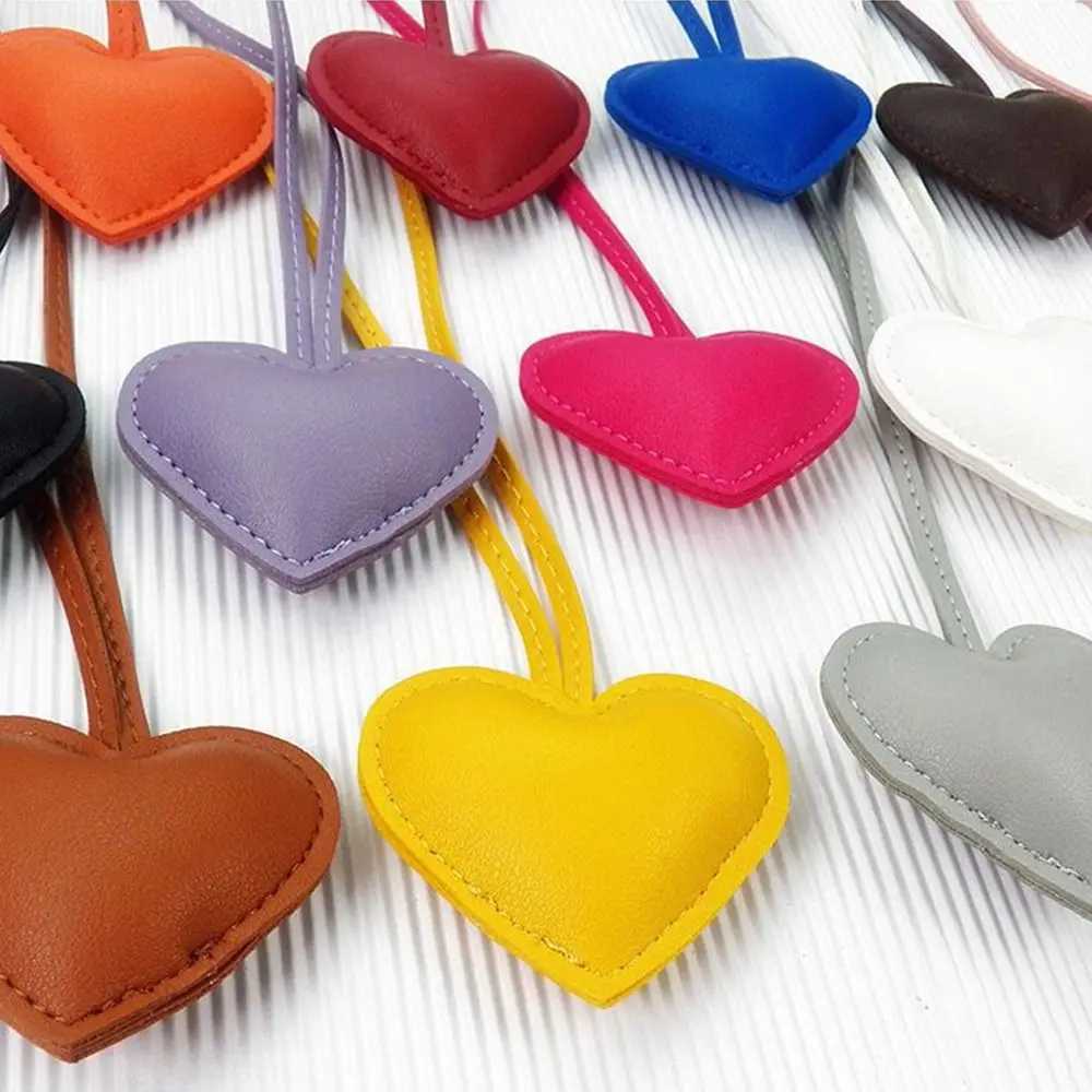 Multi colored PU leather heart-shaped keychain car keychain love PU leather clothes hanger cartoon fashion bag pendant bag decorationXJ250319