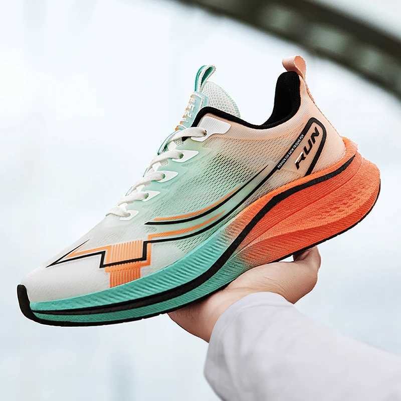 Mens Shoes Summer New Flying Woven Mesh Sports Shoes Breathable Lightweight Running Shoes Shock Absorption All-Match Fashion RuW250320