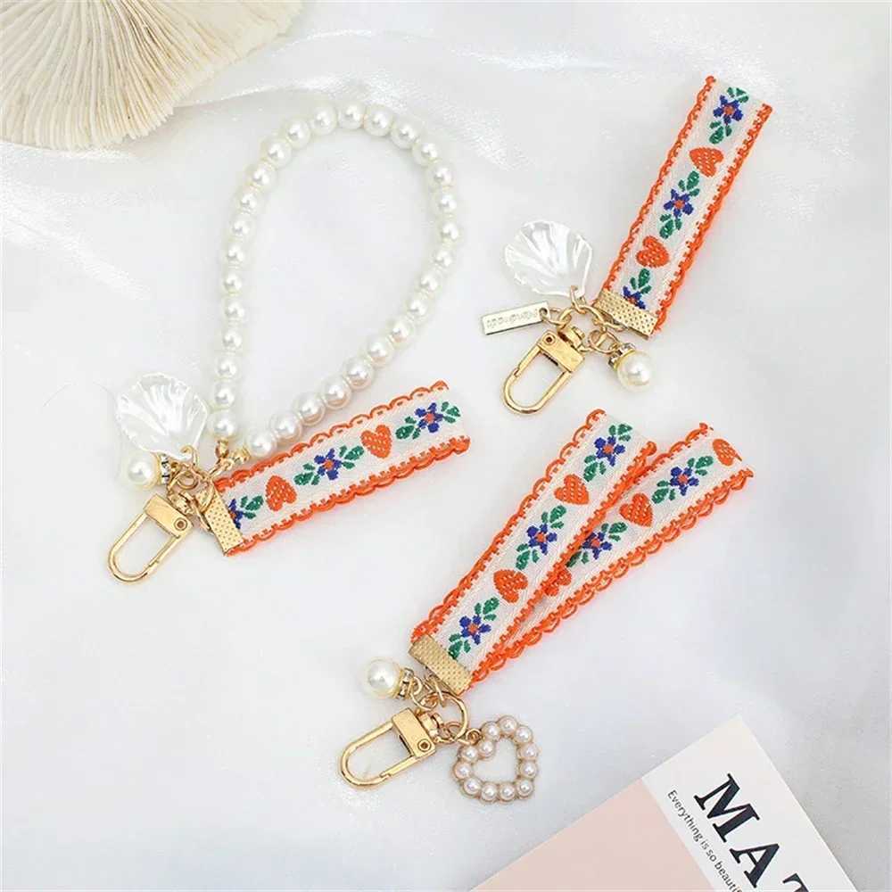 Cute Pearl Heart Keychain Sweet Strawberry Ribbon Keychain Womens Handbag Decoration Beaded Phone Case Hanging Rope DIY GiftXJ250319