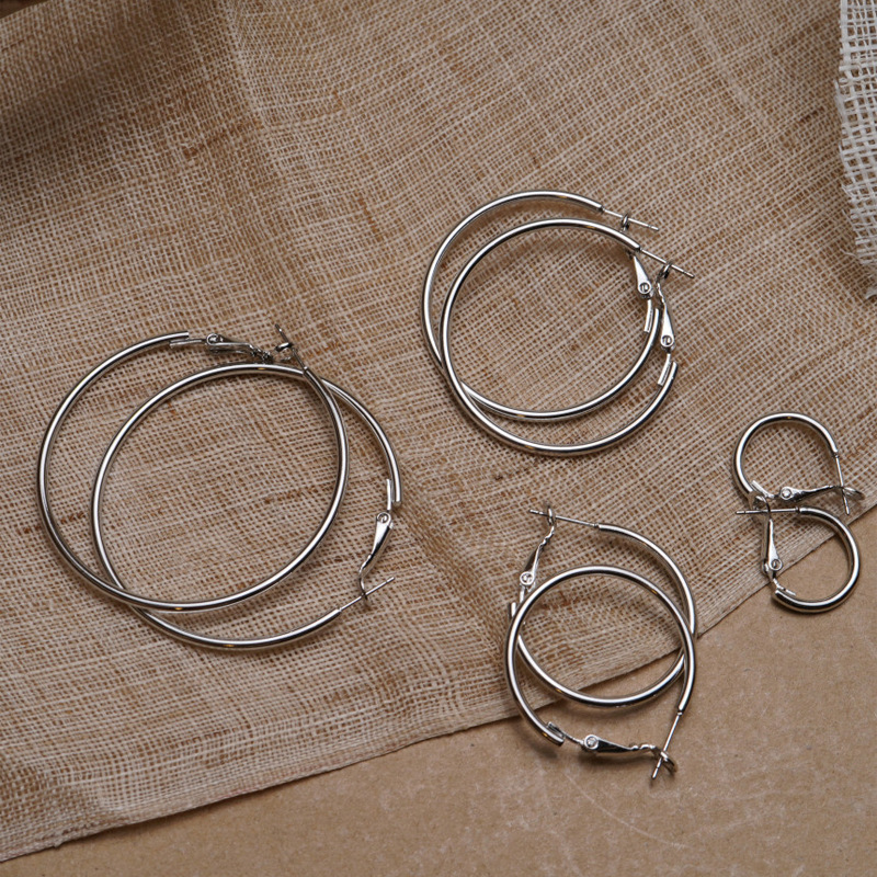 Basic Yet Stylish Metal Charm Earrings for Everyday Wear