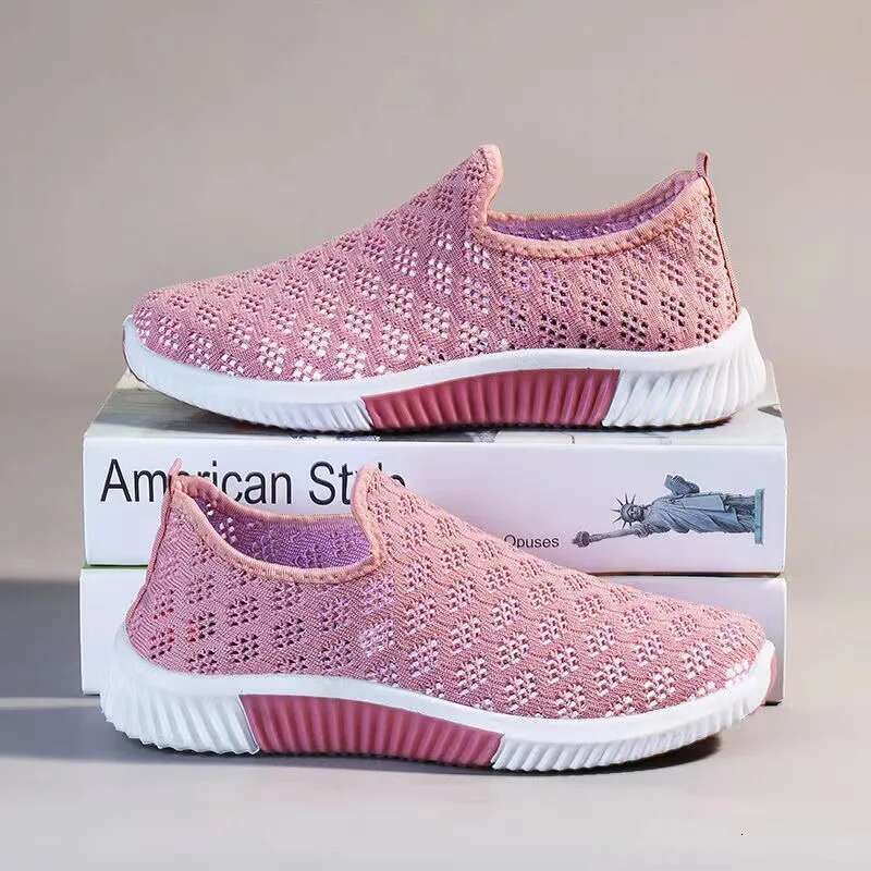 Summer Old Beijing Cloth Flat Hollow Mesh Sports and leisure Comfortable Anti Slip Soft Bottom Women's Shoes