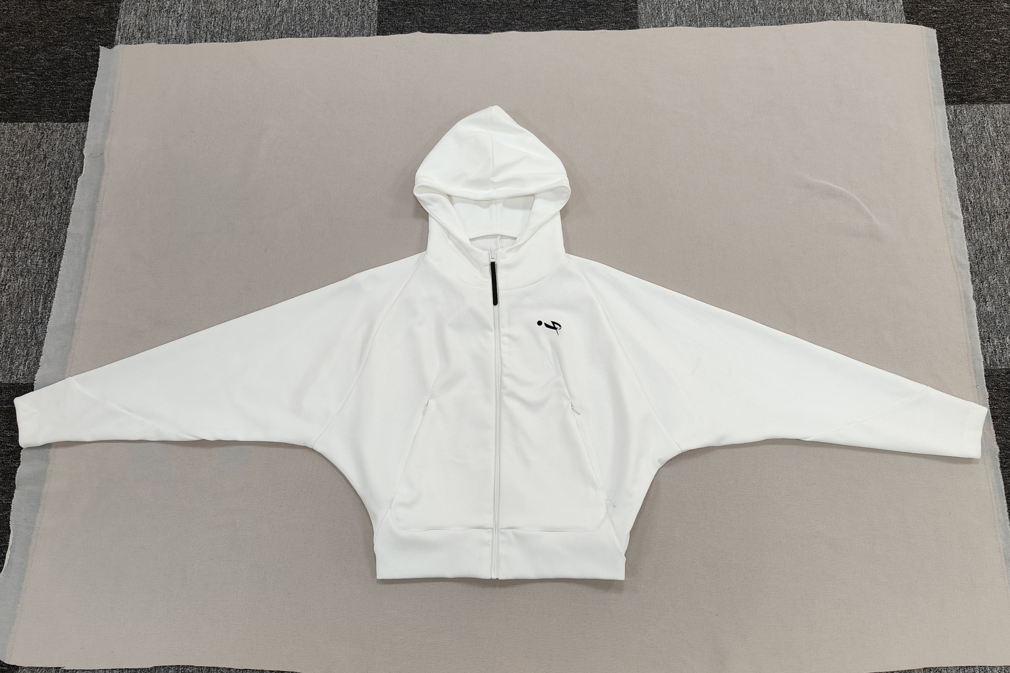 White Hooded Zip-up Jacket Dolman Sleeves Sports Hoodie Casual Activewear Loose Fit Outdoor Running Sweatshirt Athleisure Clothes