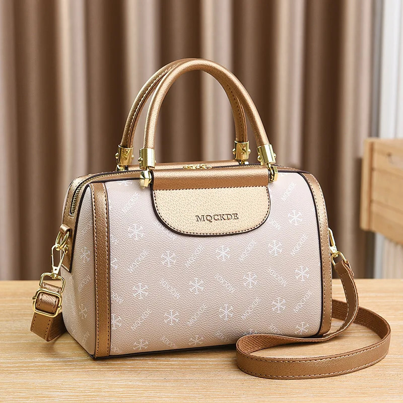 Boston Pillow Bag Soft Leather Womens Handbag Classic Shoulder Bag Large Capacity Cross body Bag 250318