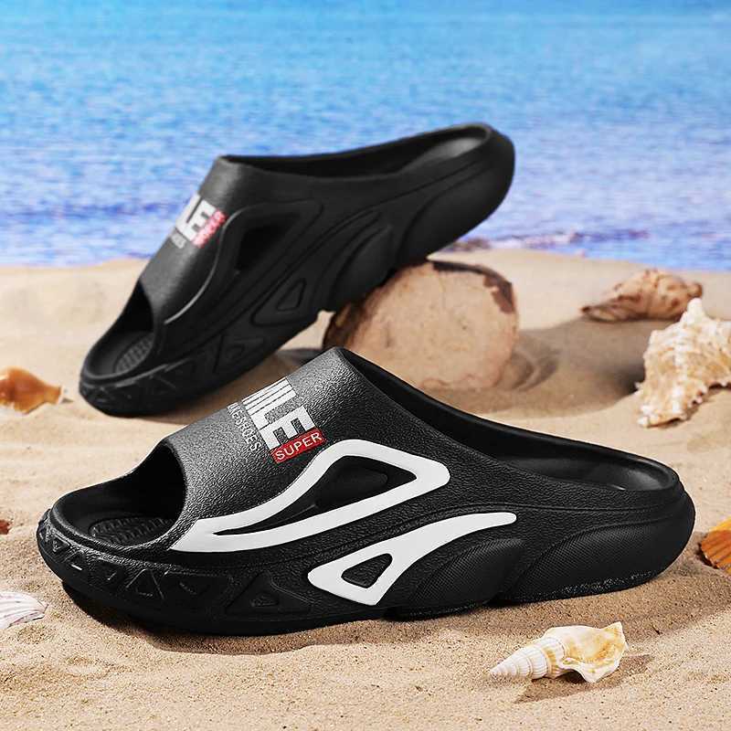 Summer new trend high-quality mens slippers outdoor thick soled non slip lightweight slippers bathroom slippers beach sandals Y250320