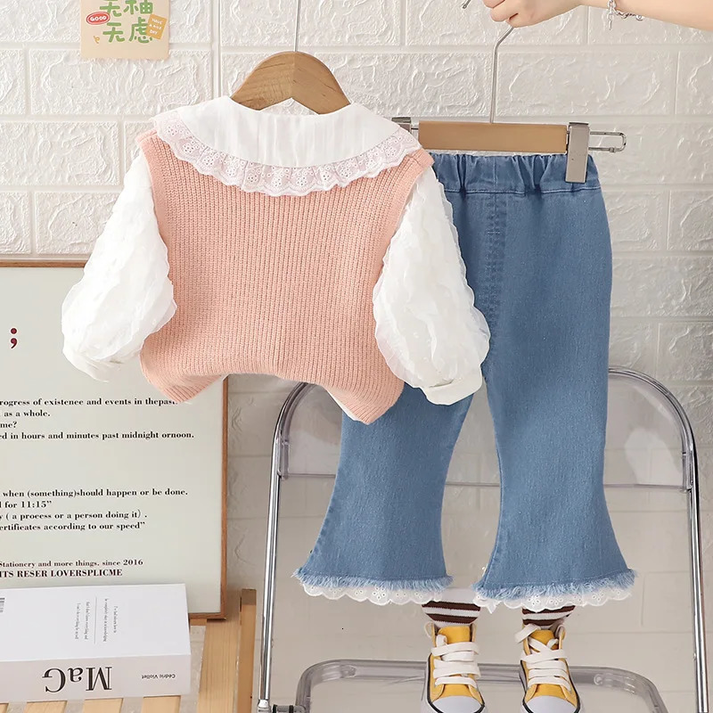 Spring and Autumn Preschool Girls 3piece Clothing Set Cotton Lace Bubble Sleeve Shirt Knitted Flower Vest Flange Jeans 250319