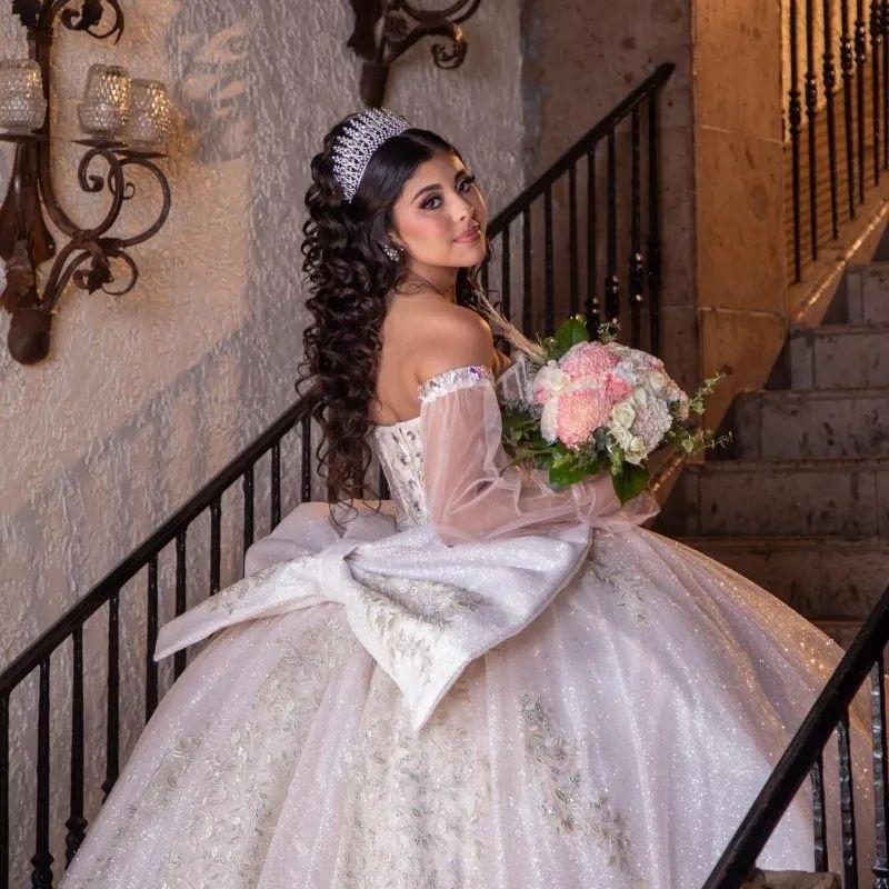 Ivory Shiny Quinceanera Dresses Luxury Crystal Applique Lace Long Sleeve Off Shoulder Birthday Party Ball Gown Vestidos de 15 anos Sweet 16 Dress