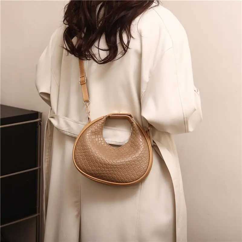 New Fashionable Simple Leisure Commuter Half Moon Bag Retro Handheld Shoulder Carrying Womens Bag Crossbody Bag Y250319