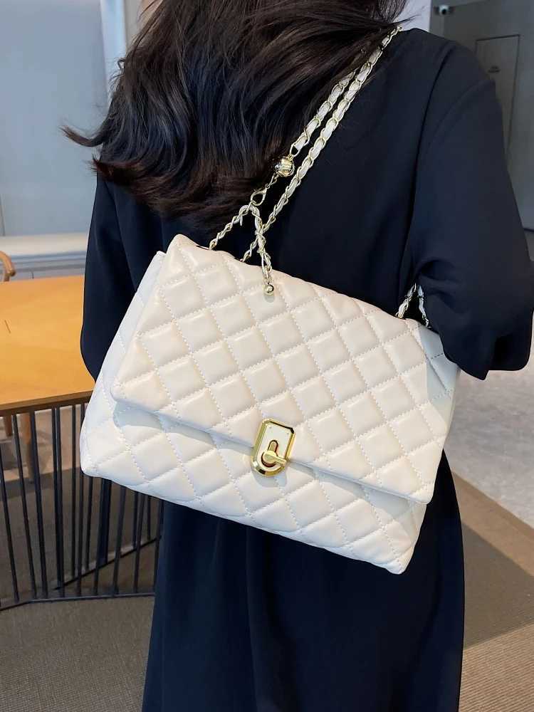 Plaid large capacity commuting cross body bag 2024 new womens Exquisite buckle zipper chain lower arm bag popular handbag trend Y250319