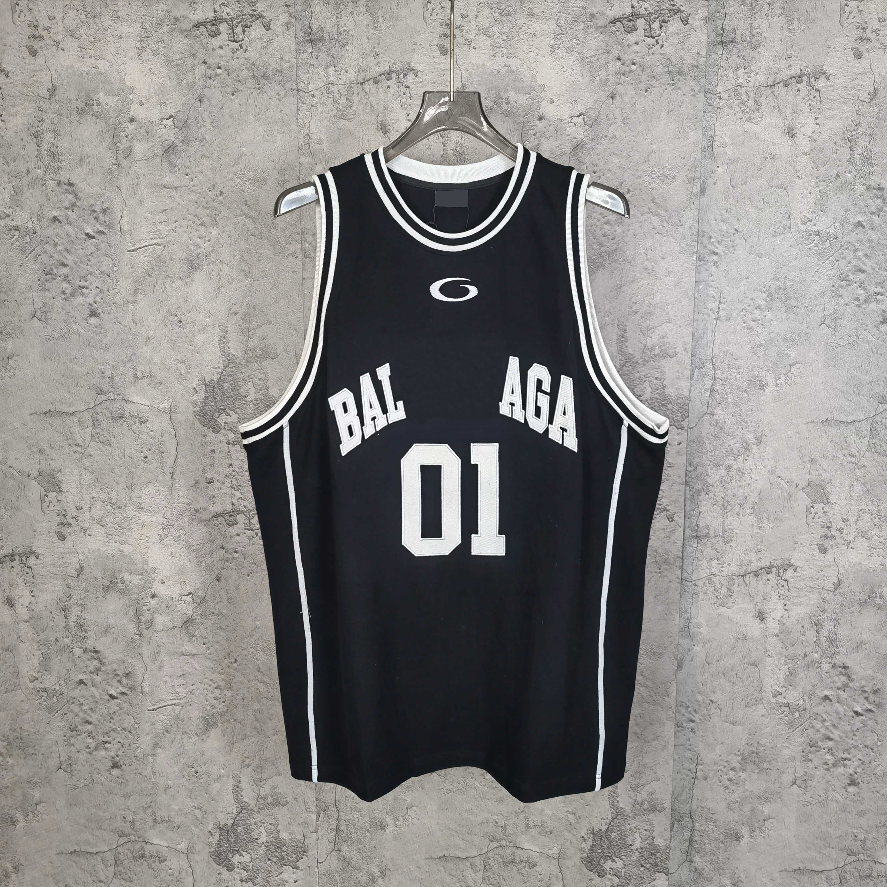 Men's Plus Tees & Polos Custom woven and dyed fabric with comfortable and soft texture. Embroidered graffiti letter on the chest, loose fis2t