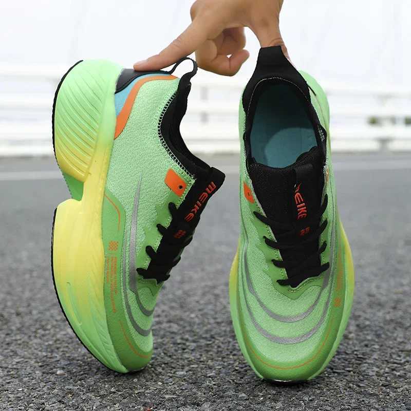 Soft padded mens running shoes womens original marathon outdoor jogging net breathable sports shoes mens comfortable sports training shoesW250320