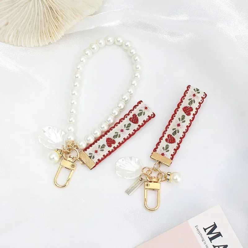 Cute Pearl Heart Keychain Sweet Strawberry Ribbon Keychain Womens Handbag Decoration Beaded Phone Case Hanging Rope DIY GiftXJ250319