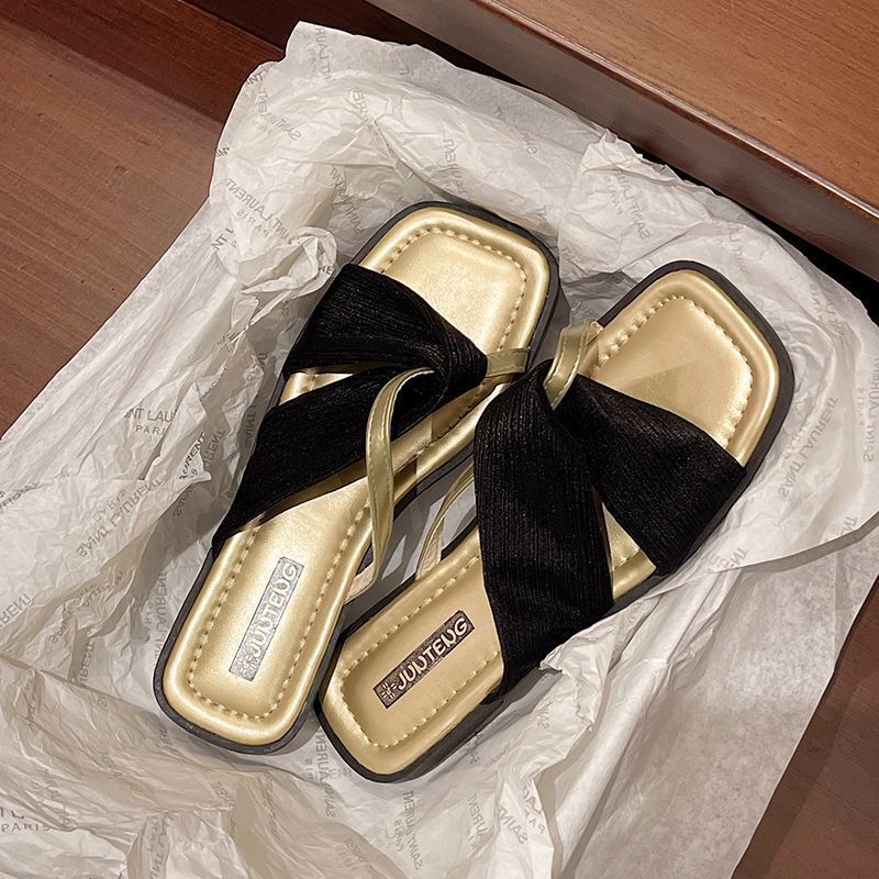 French High-end Internet Celebrity Women's Fashion Slippers 2025 Designer Sandal New Niche Super Hot Matching Skirt Cool Slippers Small Fragrant 